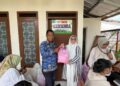 Desy Yanthi Utami Bagikan Sembako di Posyandu Kenanga Baranangsiang