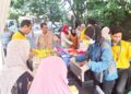 PANGAN MURAH: Warga antusias memanfaatkan Gerakan Pangan Murah. Komoditas pokok dijual dengan harga di bawah pasar agar daya beli masyarakat tetap terjaga.