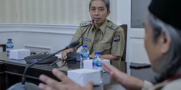 Karyawan Perumda Tirta Pakuan Sampaikan Petisi ke Dedie Rachim, Minta Direksi Diganti