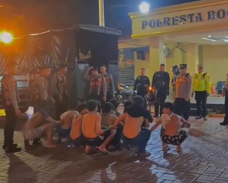 Warga Gagalkan Aksi Tawuran di Kayumanis Bogor, Belasan Remaja dan Sajam Diamankan