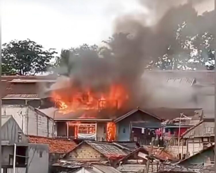 Kebakaran Hebat Hanguskan Rumah di BBR Cipaku, 2 Orang Terluka hingga Dilarikan ke Rumah Sakit