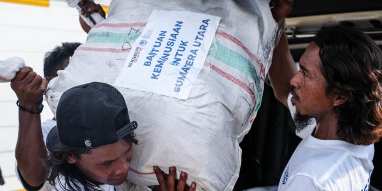 EIGER Adventure Salurkan 5 Ton Pakaian Bagi Korban Bencana Sumatera dan Aceh