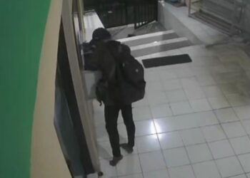 Astaghfirullah! Maling Bobol Keropak Masjid di Bogor, Aksi Pelaku Terekam CCTV