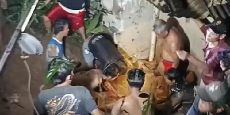 ‎Wanita di Bogor Tewas Tertimbun Longsor, Kejadiannya saat Korban Membereskan Dagangan