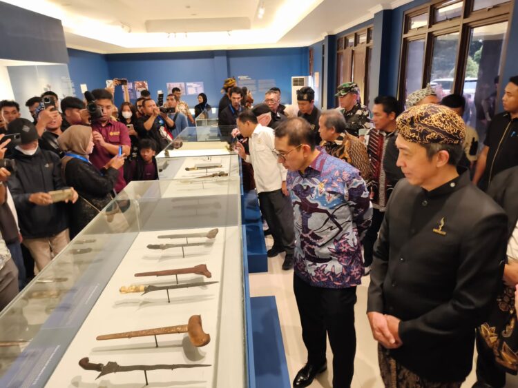 Museum Pajajaran Tampilkan Koleksi Kujang dan Keris Sunda, Fadli Zon Ajak Lestarikan Budaya