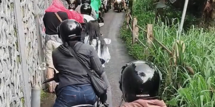 Jalan Sementara Batutulis Kembali Ditutup! Jalur Alternatif Dipadati Motor, Pengendara Dipaksa Antre