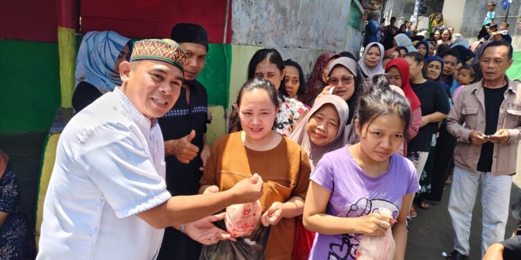 H. Subhan Turun Langsung Bagikan 7 Ton Daging Untuk Warga Bogor Jelang Idulfitri