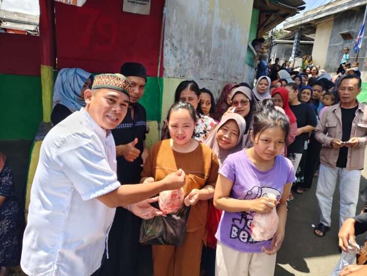 H. Subhan Turun Langsung Bagikan 7 Ton Daging Untuk Warga Bogor Jelang Idulfitri
