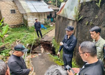 Anggota DPRD Edi Kholki Cek Lokasi Jembatan Amblas di Pamoyanan, Dorong Perbaikan Lewat Dana BTT