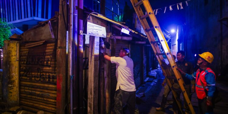 Sidak ke Kawasan Alun-alun Kota Bogor, Dedie Rachim Murka Temukan Aliran Listrik Ilegal ke PKL hingga Botol Miras