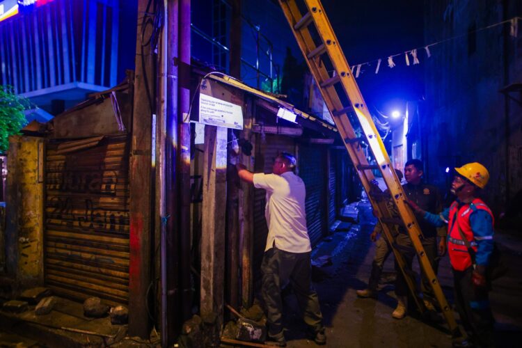 Sidak ke Kawasan Alun-alun Kota Bogor, Dedie Rachim Murka Temukan Aliran Listrik Ilegal ke PKL hingga Botol Miras