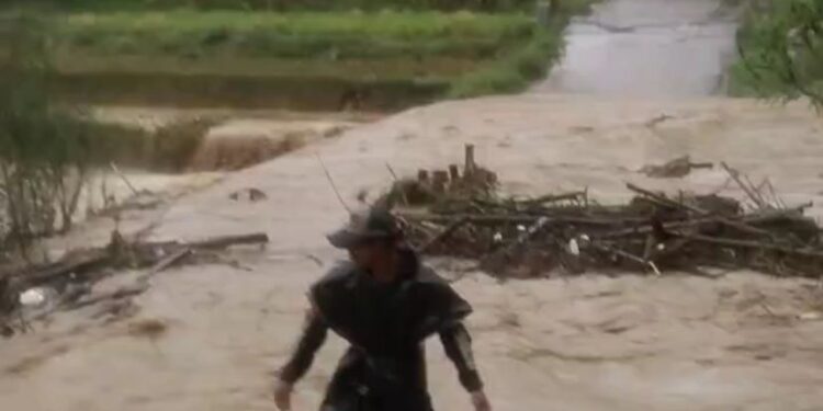 Jembatan Penghubung Dua Desa di Sukamakmur Bogor Terendam Banjir, Akses Jalan Lumpuh