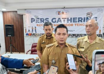 Camat Bogor Dheri Wiriadirama memberikan keterangan terkait penataan PKL