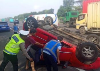 Daihatsu Ayla Terbalik di Tol Jagorawi Citeureup, Sopir Luka Ringan