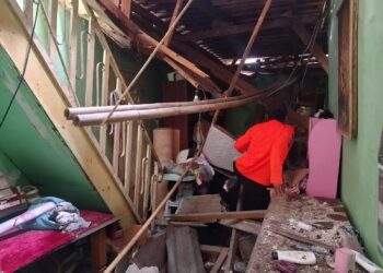 Atap Rumah Ambruk di Bogor Barat Usai Hujan Deras, 5 Orang Terpaksa Mengungsi