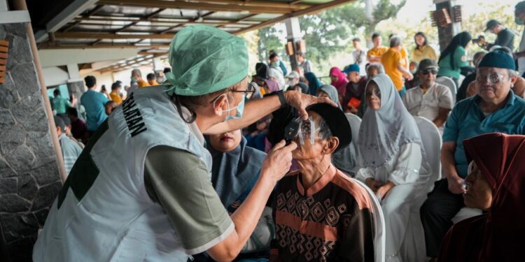 50 Tahun Summarecon, Hadirkan Harapan Baru Lewat Operasi Katarak Gratis