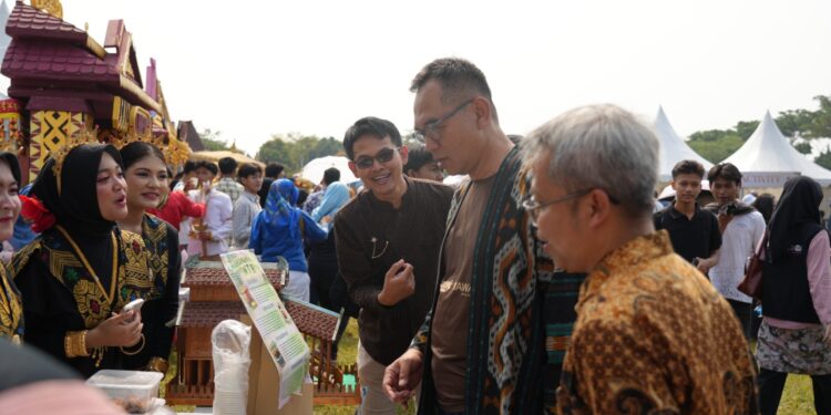 Ribuan Warga Meriahkan Festival Budaya Nusantara di Stadion Gelora Pakansari, Warnai Rangkaian Peringatan HJB ke-544