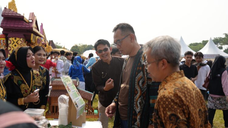 Ribuan Warga Meriahkan Festival Budaya Nusantara di Stadion Gelora Pakansari, Warnai Rangkaian Peringatan HJB ke-544