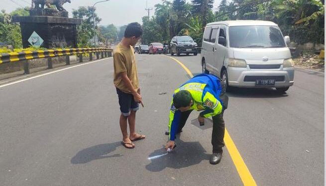 Pikap Gagal Nyalip di Tanjakan Selarong Puncak: Tabrak 2 Motor, 3 Orang Terluka