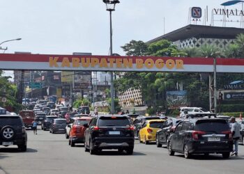 Puncak Bogor Macet saat Libur Kenaikan Isa Almasih, Polisi Berlakukan One Way