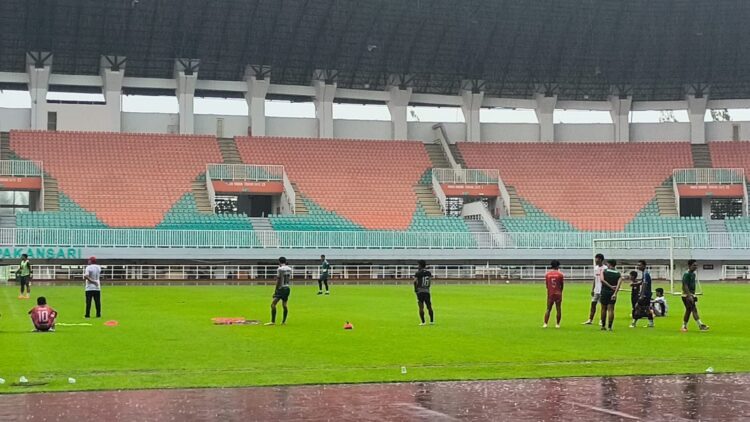Presiden FA7 Indonesia hingga Nelson Sanchez Puji Rumput Stadion Pakansari saat Seleksi Timnas FA7 Indonesia