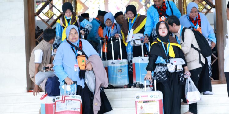 217 Jamaah Haji Asal Bogor dan Depok Resmi Berangkat, Ini Jadwal Penerbangannya