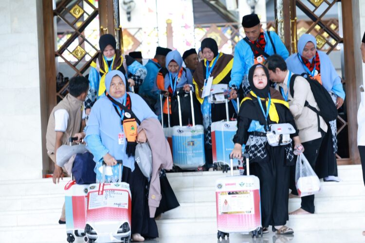 217 Jamaah Haji Asal Bogor dan Depok Resmi Berangkat, Ini Jadwal Penerbangannya