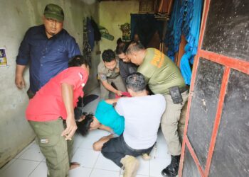 Tinggal Sendiri dan Kerap Mengamuk, ODGJ di Cibungbulang Dievakuasi Petugas