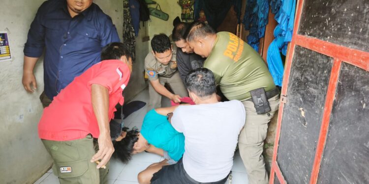 Tinggal Sendiri dan Kerap Mengamuk, ODGJ di Cibungbulang Dievakuasi Petugas