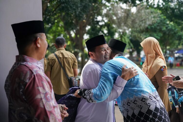 Ketua DPRD Kota Bogor Lepas Jamaah Haji Kloter 27 di Masjid Raya Bogor, Ini Pesannya