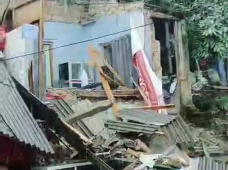 Longsor Bogor Selatan: 2 Rumah Hancur, Warga Mengungsi