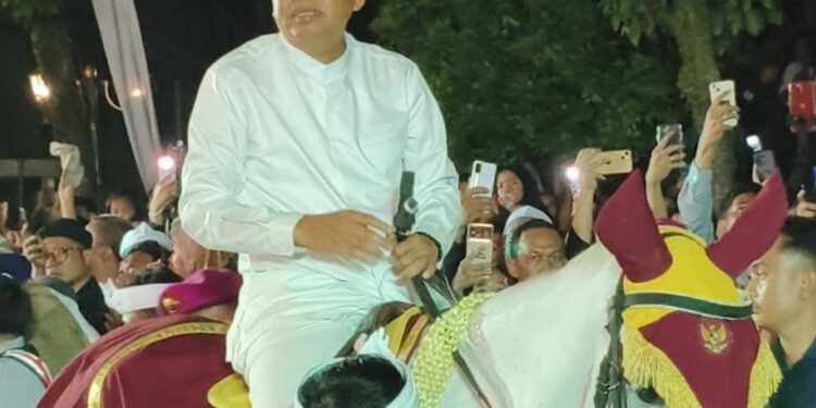 Kirab Budaya Mahkota Binokasih di Bogor Meriah, Dedi Mulyadi Tampil Bak Kesatria Sunda