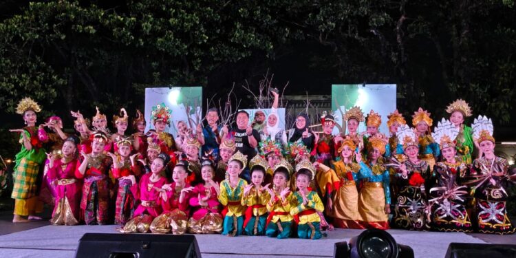 Ribuan Warga Padati Alun-Alun Kota Bogor, Ruang Riung jadi Magnet Baru Wisata Malam