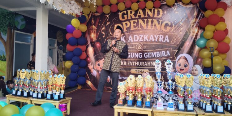 Launching TK Adzkayra di Bogor, Dede Chandra Salurkan Bantuan dan Santuni 30 Anak Yatim