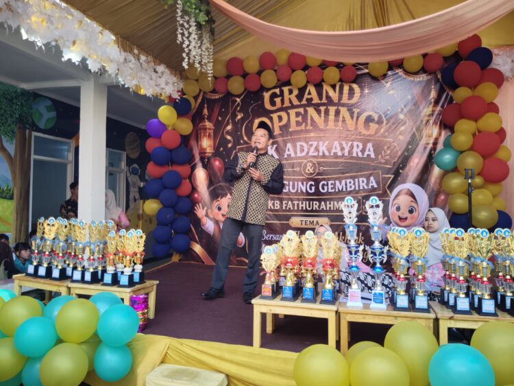 Launching TK Adzkayra di Bogor, Dede Chandra Salurkan Bantuan dan Santuni 30 Anak Yatim