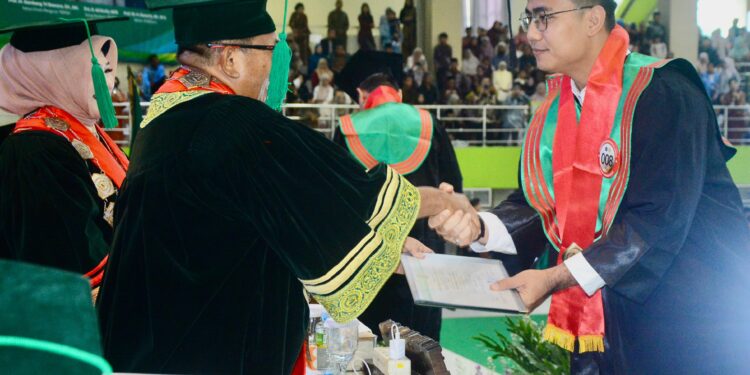 Fadli Amri Raih Gelar Doktor Ilmu Hukum, Kenalkan Konsep Sociopreneurship Policing untuk Cegah Kejahatan