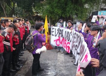 Mahasiswa Unpak Demo di Depan Istana Bogor: Soroti MBG, APBN hingga Pendidikan Gratis