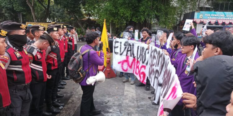 Mahasiswa Unpak Demo di Depan Istana Bogor: Soroti MBG, APBN hingga Pendidikan Gratis
