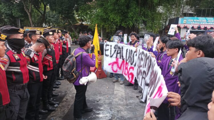 Mahasiswa Unpak Demo di Depan Istana Bogor: Soroti MBG, APBN hingga Pendidikan Gratis