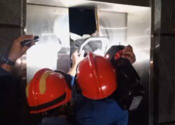 Mencekam! Dua Perempuan Terjebak di Lift M-One Hotel Bogor, Proses Evakuasi Berlangsung 30 Menit