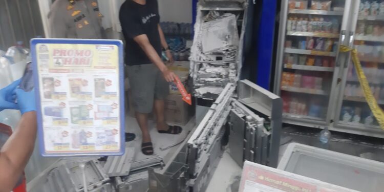 ATM BCA di Minimarket Prumpung Bogor Dibobol Maling, Pelaku Diduga Masuk Lewat Atap