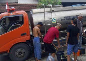 Krisis Air Bersih Melanda Nanggung Bogor, 1.127 Warga Terdampak Kekeringan Dapat Bantuan Ribuan Liter Air