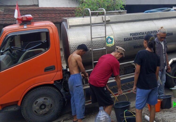 Krisis Air Bersih Melanda Nanggung Bogor, 1.127 Warga Terdampak Kekeringan Dapat Bantuan Ribuan Liter Air