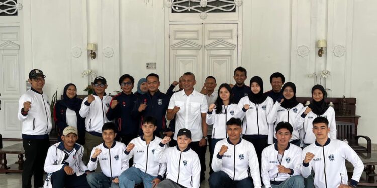 Dilepas Jenal Mutaqin, 18 Atlet Anggar Kota Bogor Siap Ukir Prestasi di Kejuaraan Internasional Malaysia! Hadiah Liburan ke Singapura Menanti