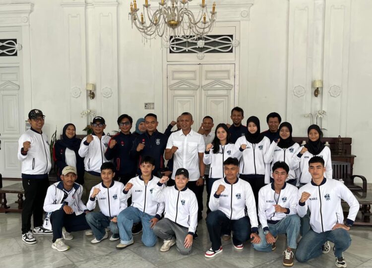 Dilepas Jenal Mutaqin, 18 Atlet Anggar Kota Bogor Siap Ukir Prestasi di Kejuaraan Internasional Malaysia! Hadiah Liburan ke Singapura Menanti