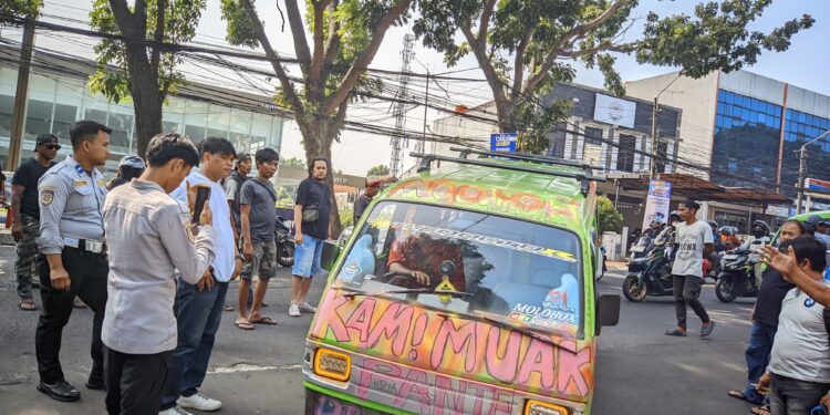 Klaim Pendapatan Turun 50 Persen, Sopir Angkot di Bogor Minta 8 Bus Stop Biskita di Jalur Ciawi Ditutup