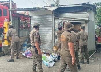 118 Lapak PKL di Bantaran Kali Angke Bogor Dibongkar, Ini Alasan Satpol PP Turun Tangan