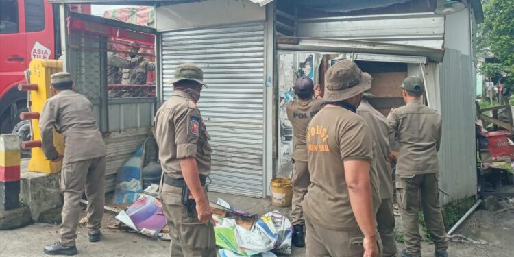 118 Lapak PKL di Bantaran Kali Angke Bogor Dibongkar, Ini Alasan Satpol PP Turun Tangan