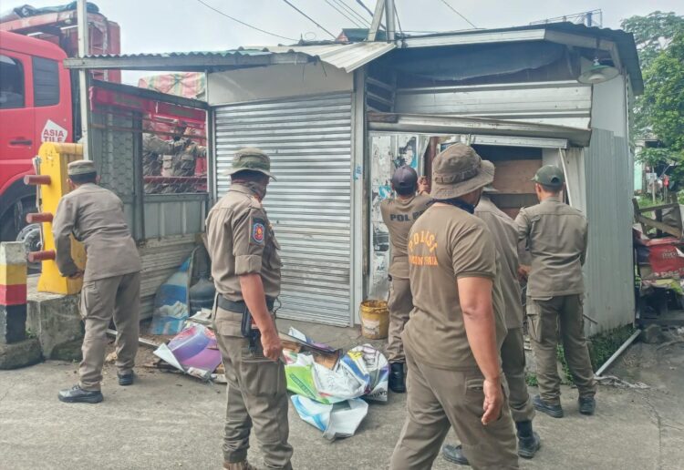 118 Lapak PKL di Bantaran Kali Angke Bogor Dibongkar, Ini Alasan Satpol PP Turun Tangan