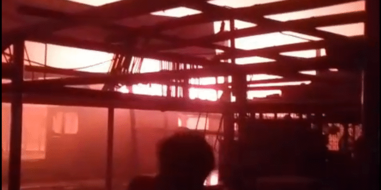 Korsleting CCTV Bikin Tiga Kios di Pasar Parung Bogor Ludes Terbakar, Kerugian Capai Rp250 Juta